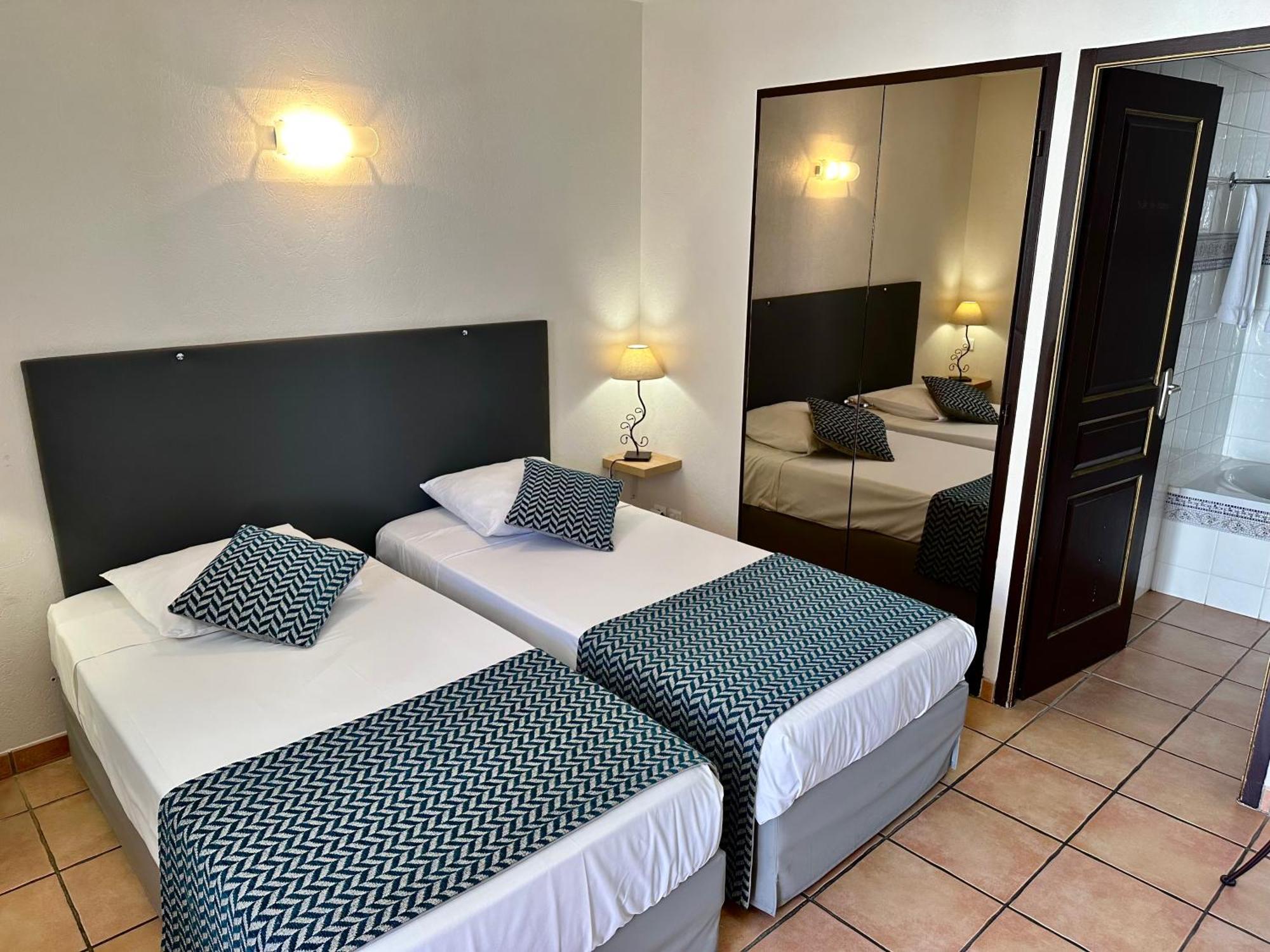 Logis Hotel Les II Mas - Perpignan Sud Cabestany Екстериор снимка